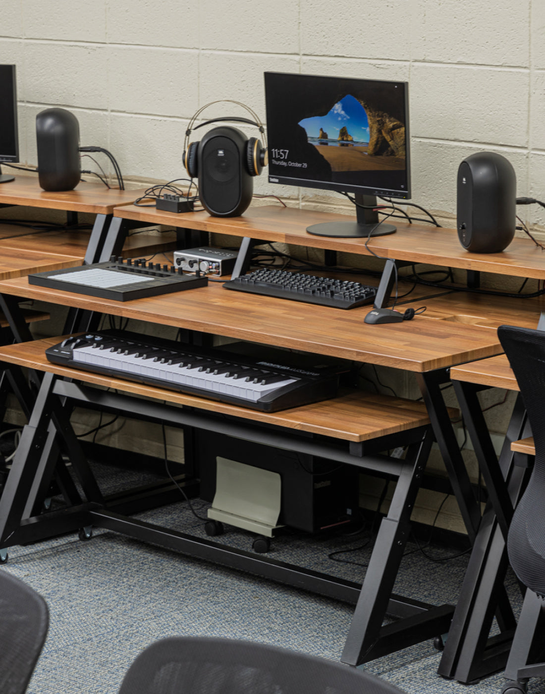 Wavebone Studio Furniture：Studio desks, Workstation, Ergonomic Chair